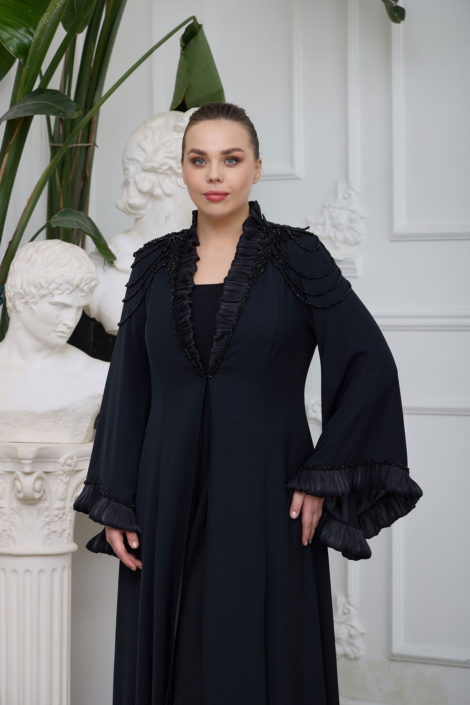İç elbiseli, şık detaylarla işlenmiş büyük beden abaya takım - Black