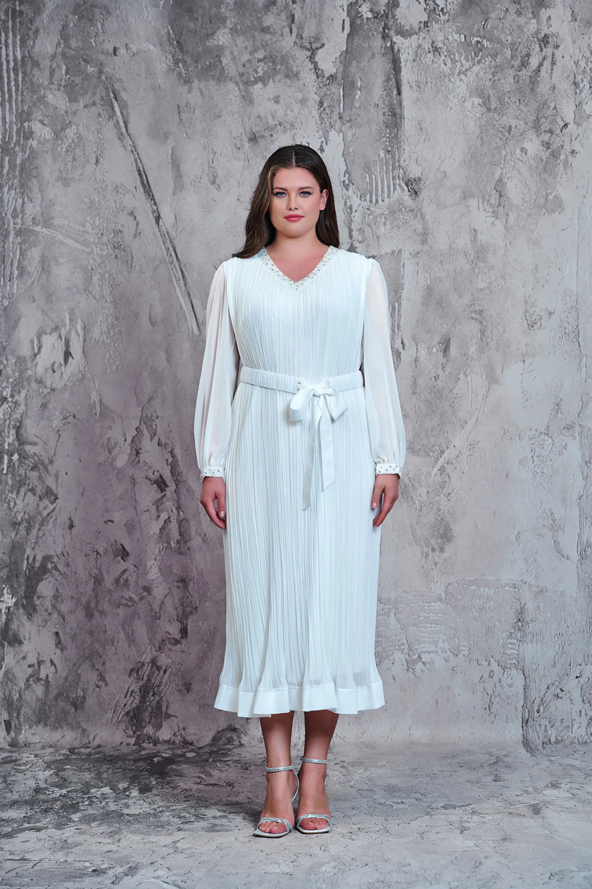 Yaka elişi detaylı,pliseli fransız boy şifon elbise