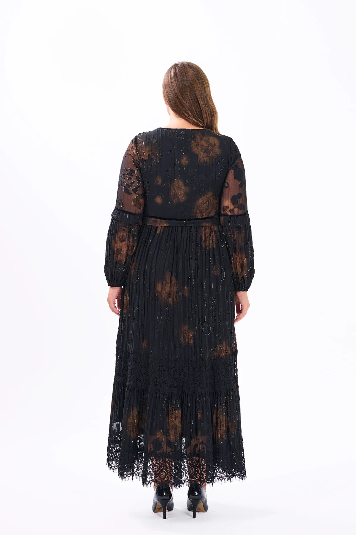 Özel ithal kumaş dantel nakış ve elişi detaylı kraşlı elbise