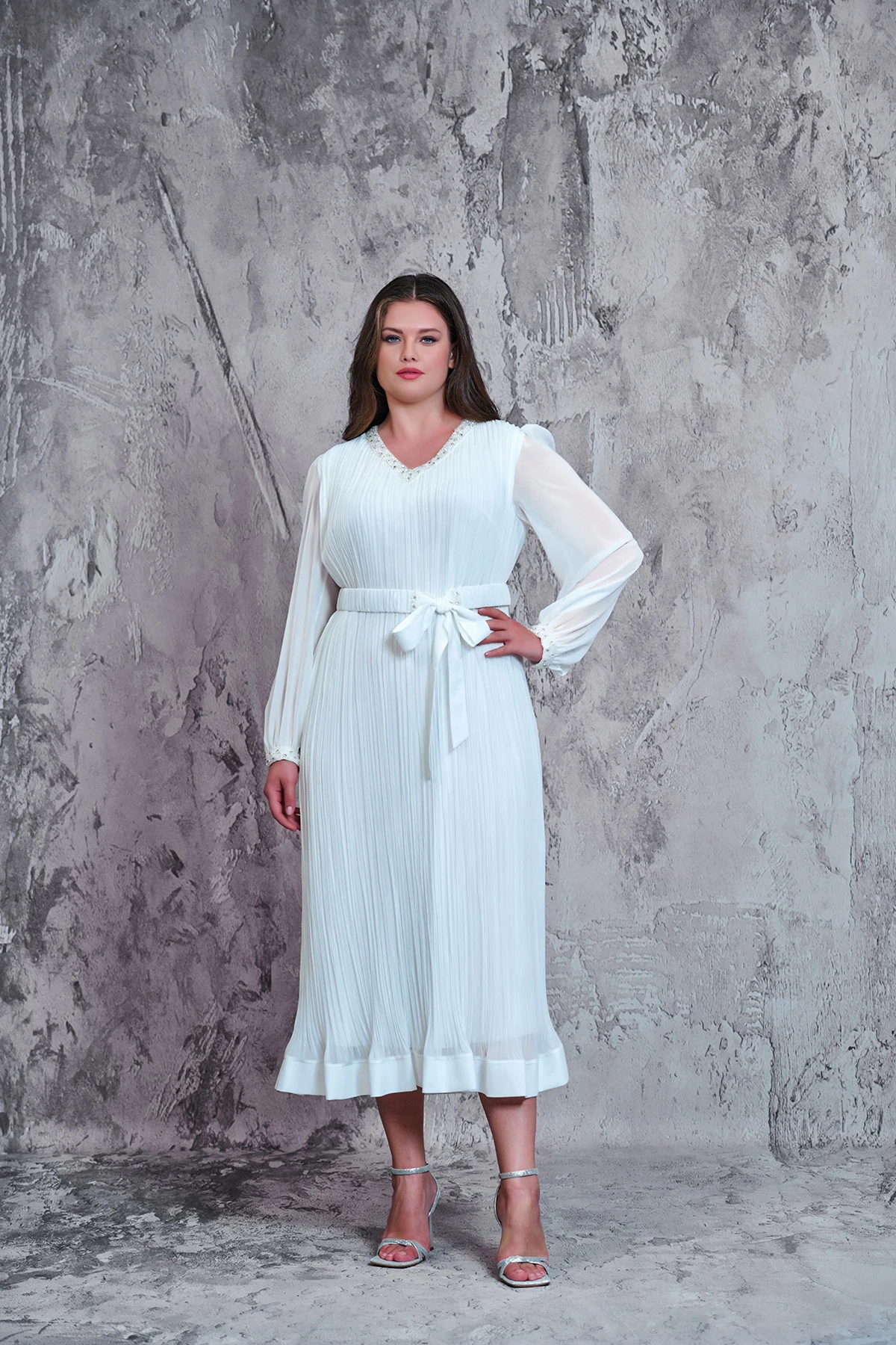 Yaka elişi detaylı,pliseli fransız boy şifon elbise