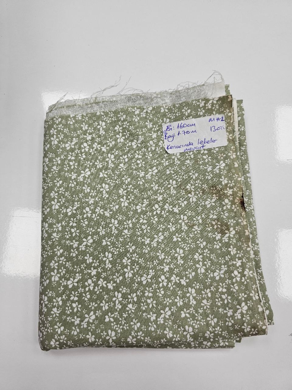Yeşil Zemin Çiçek Desenli Giyimlik Poplin Kumaş