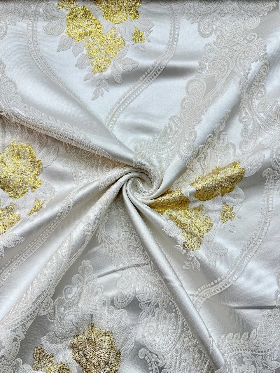 Gold Simli Kabartmalı Şönil Pike Kumaş