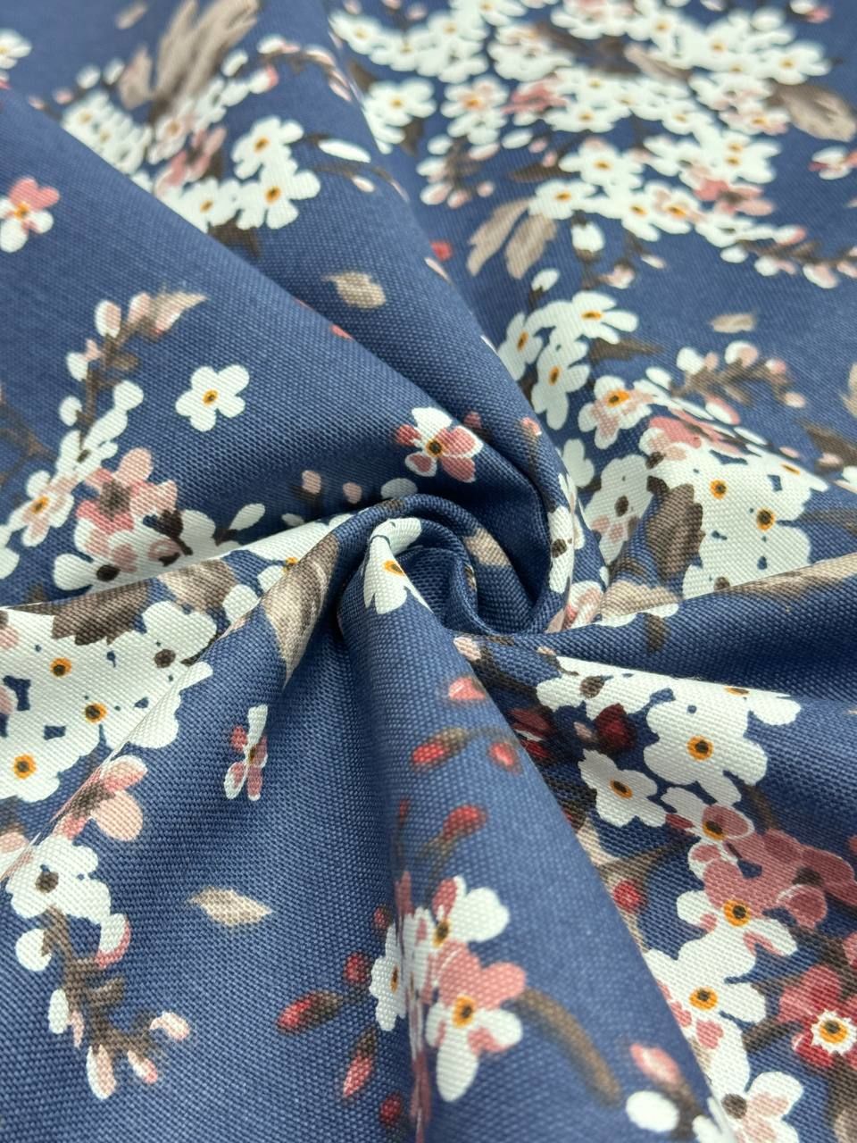 قماش بط أزرق داكن منقوش بأزهار هشة - قماش بط