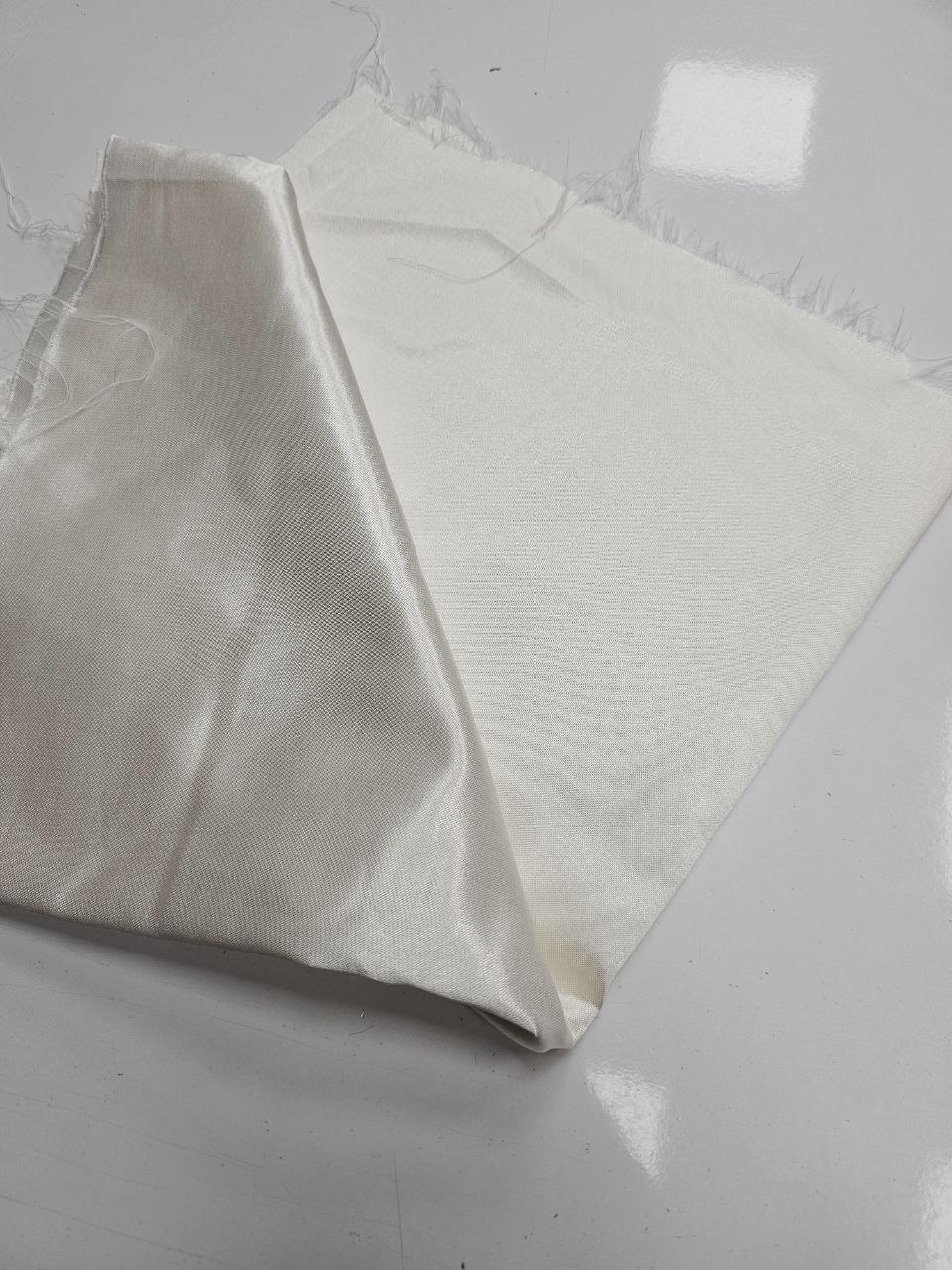 Krem Renk Parlak Pamuk Saten