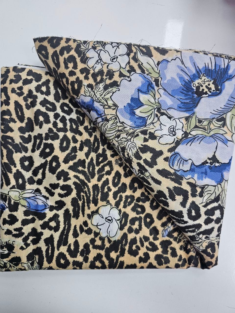 Çiçek Desenli Nevresimlik Leopar Kumaş