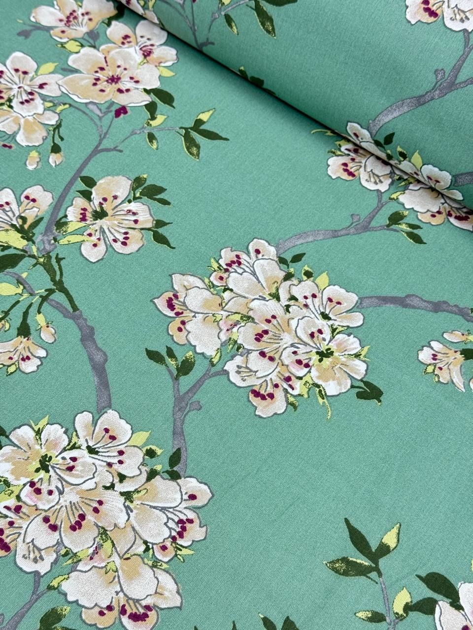 Kiraz Çiçeği Desenli İthal Poplin Kumaş