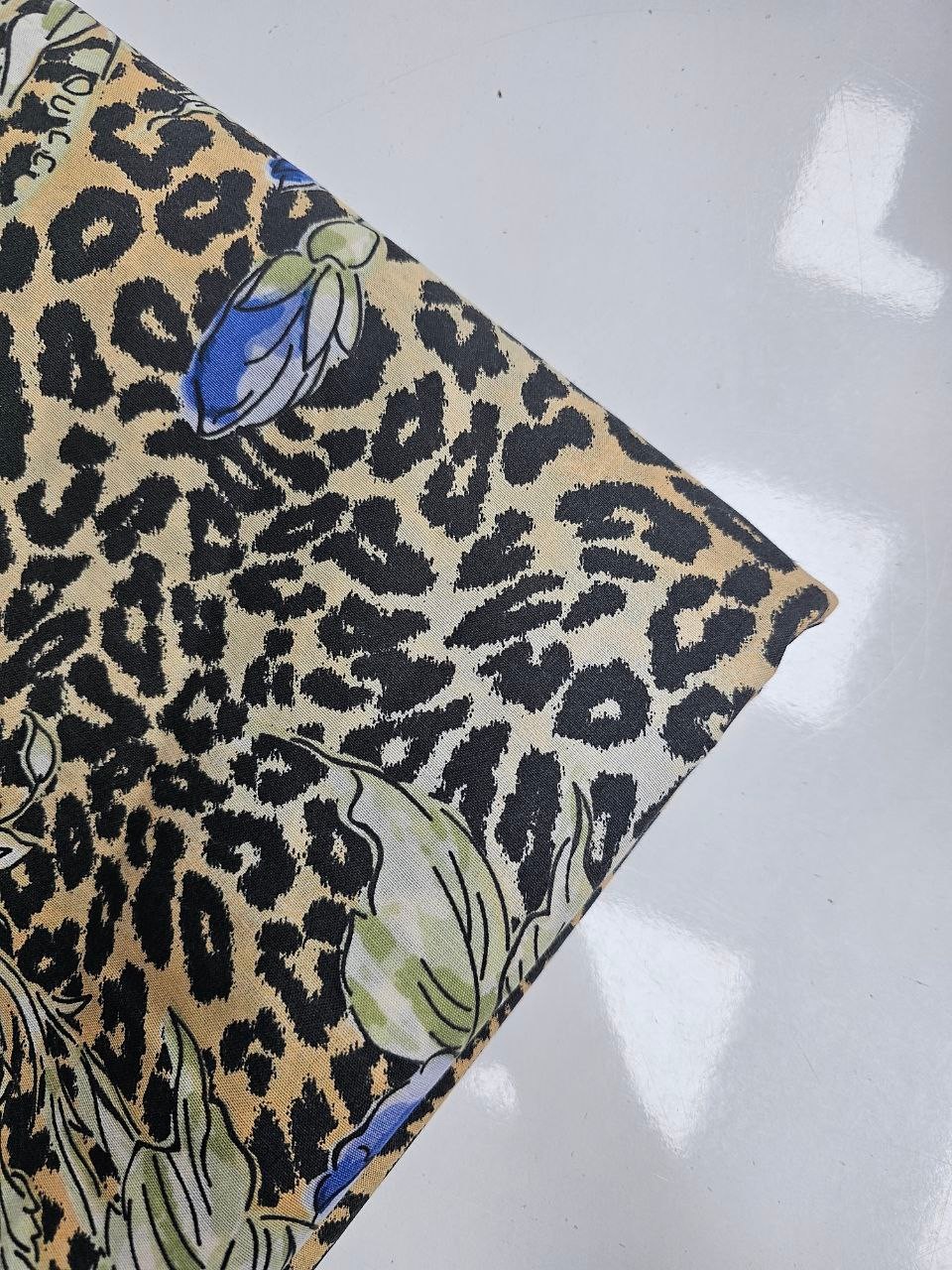 Çiçek Desenli Nevresimlik Leopar Kumaş