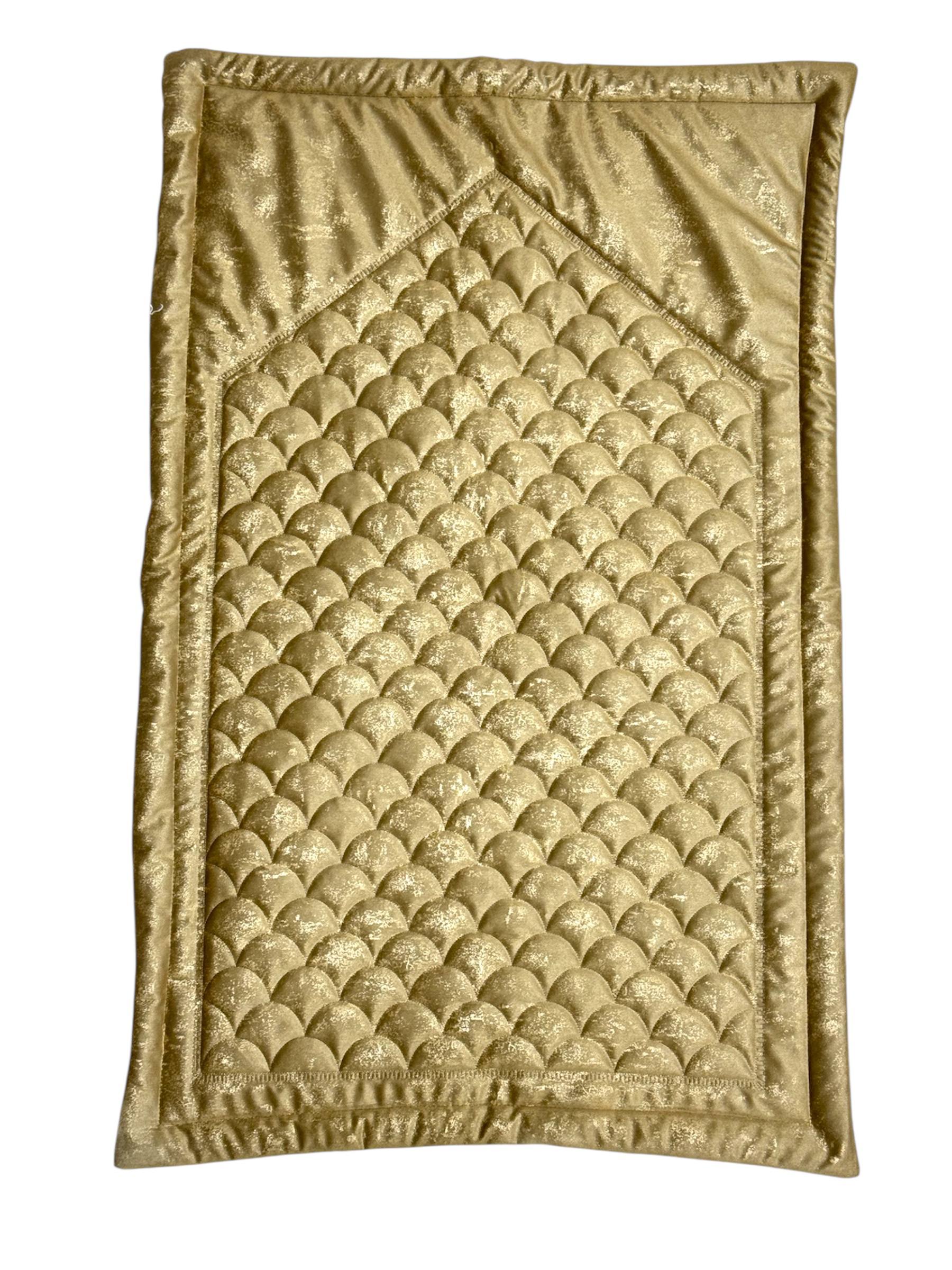 Koyu Hardal Nakış İşlemeli Kadife Seccade