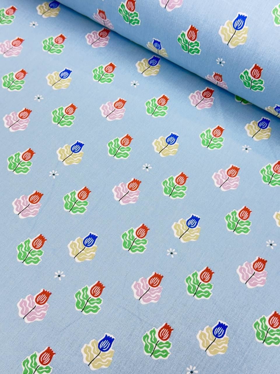 Mavi Lale Desenli Poplin Kumaş