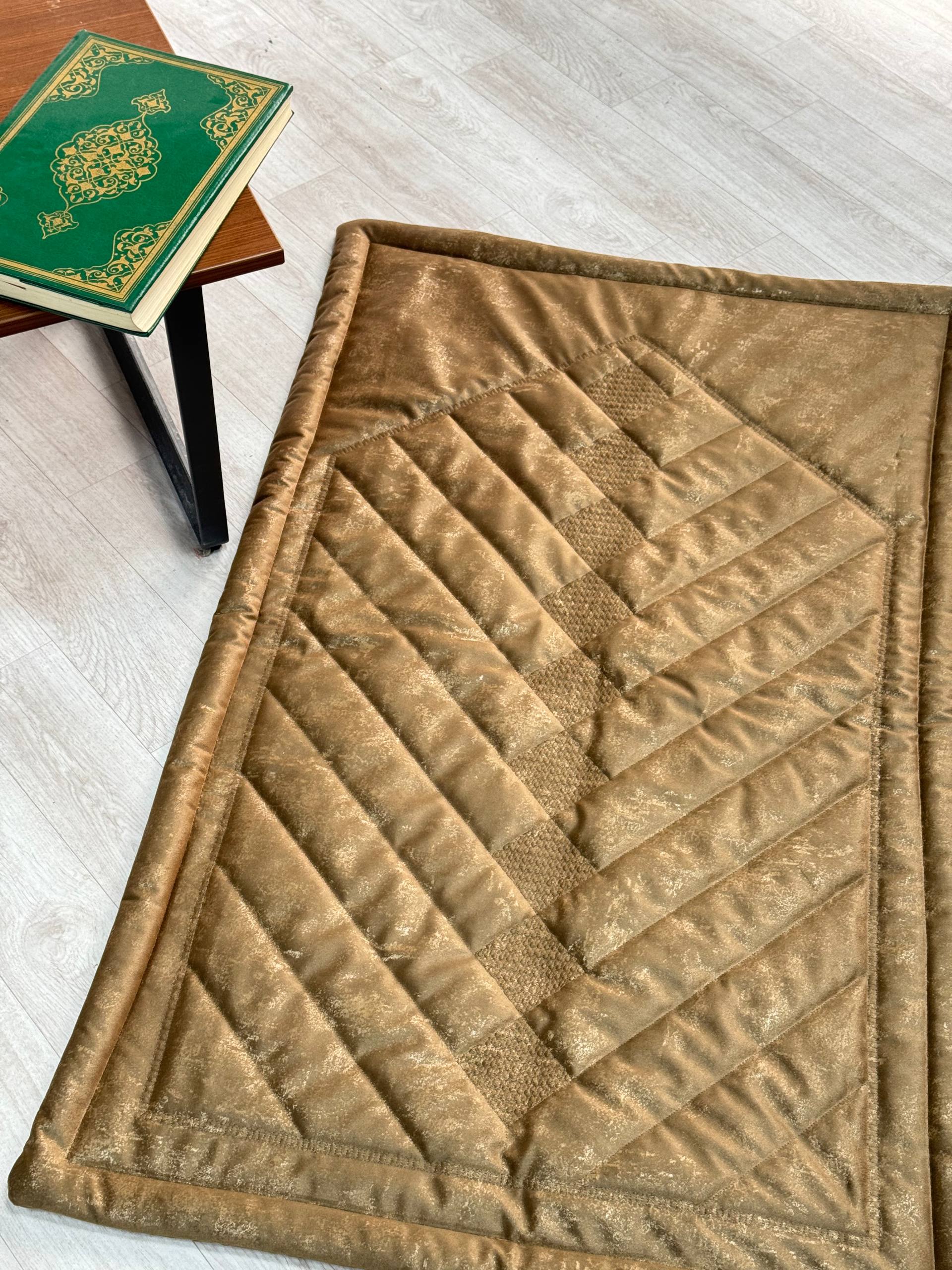 Koyu Hardal Nakış İşlemeli Kadife Seccade