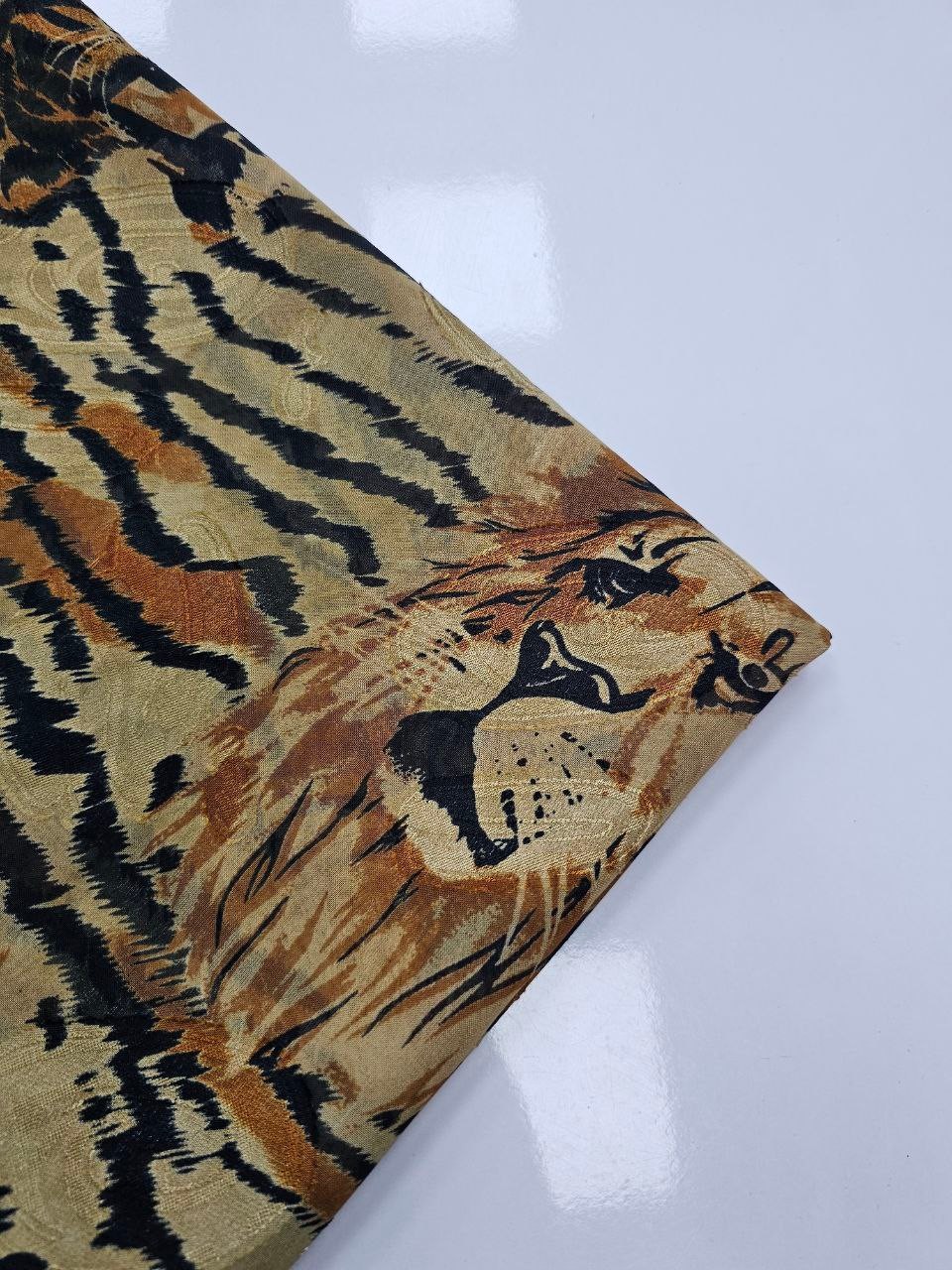 Aslan Desenli Giyimlik Şifon Kumaş