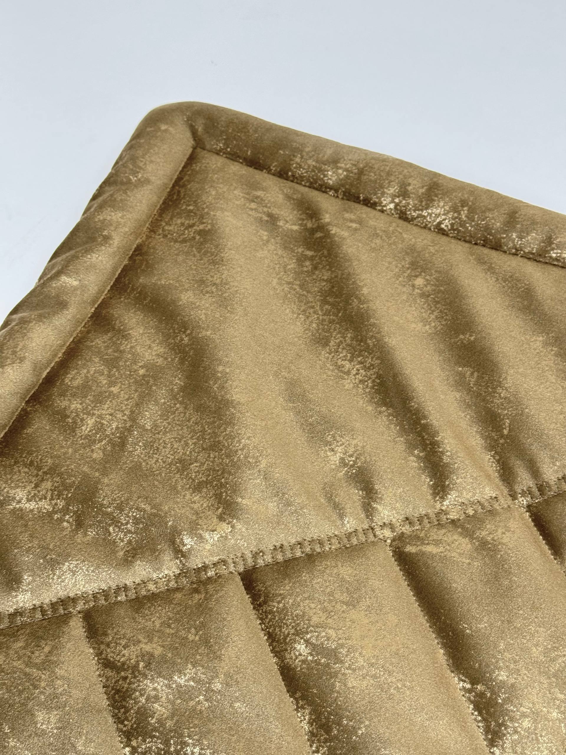 Koyu Hardal Nakış İşlemeli Kadife Seccade