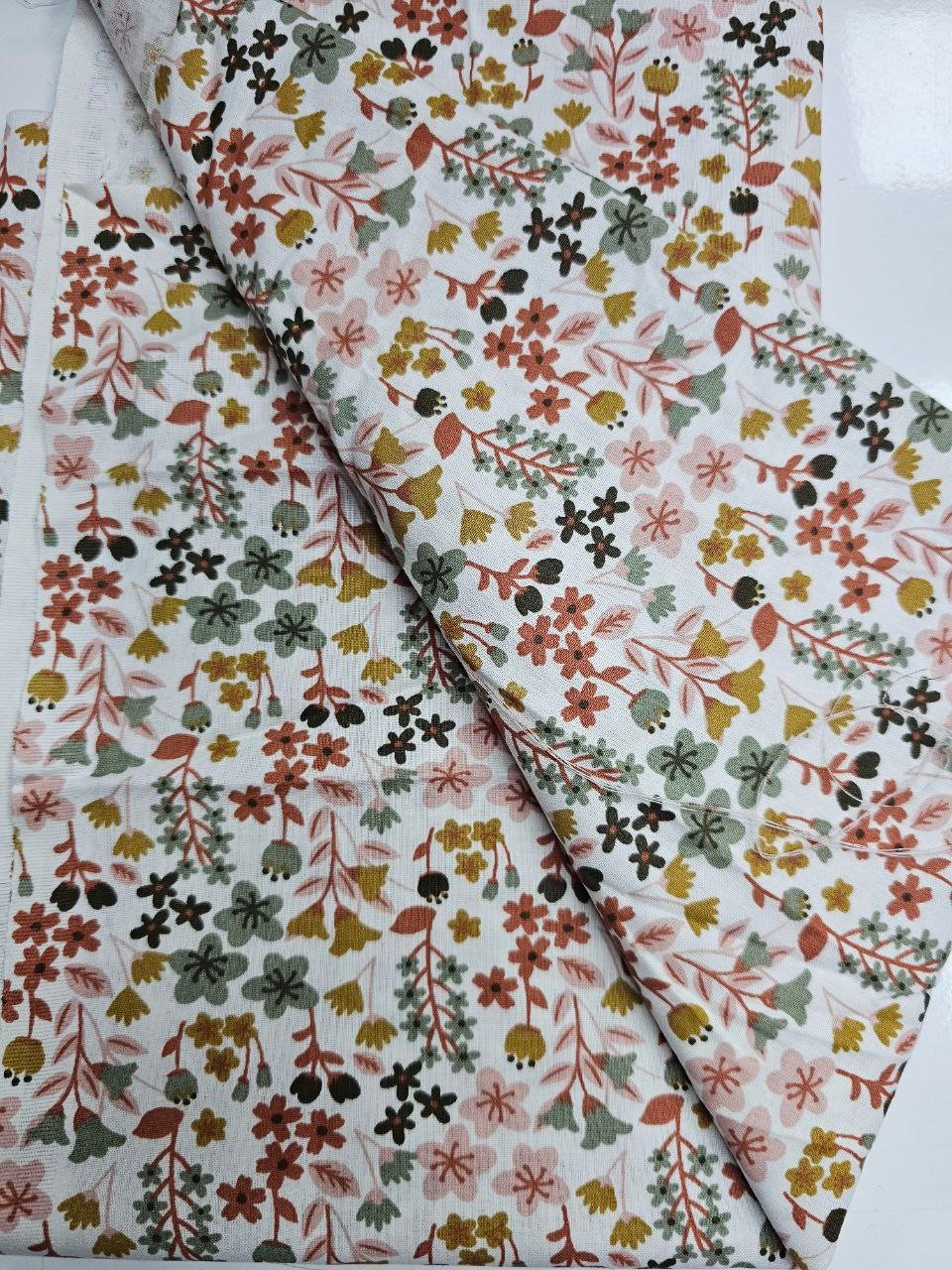 Mini Çiçekler Desenli Giyimlik Poplin Kumaş