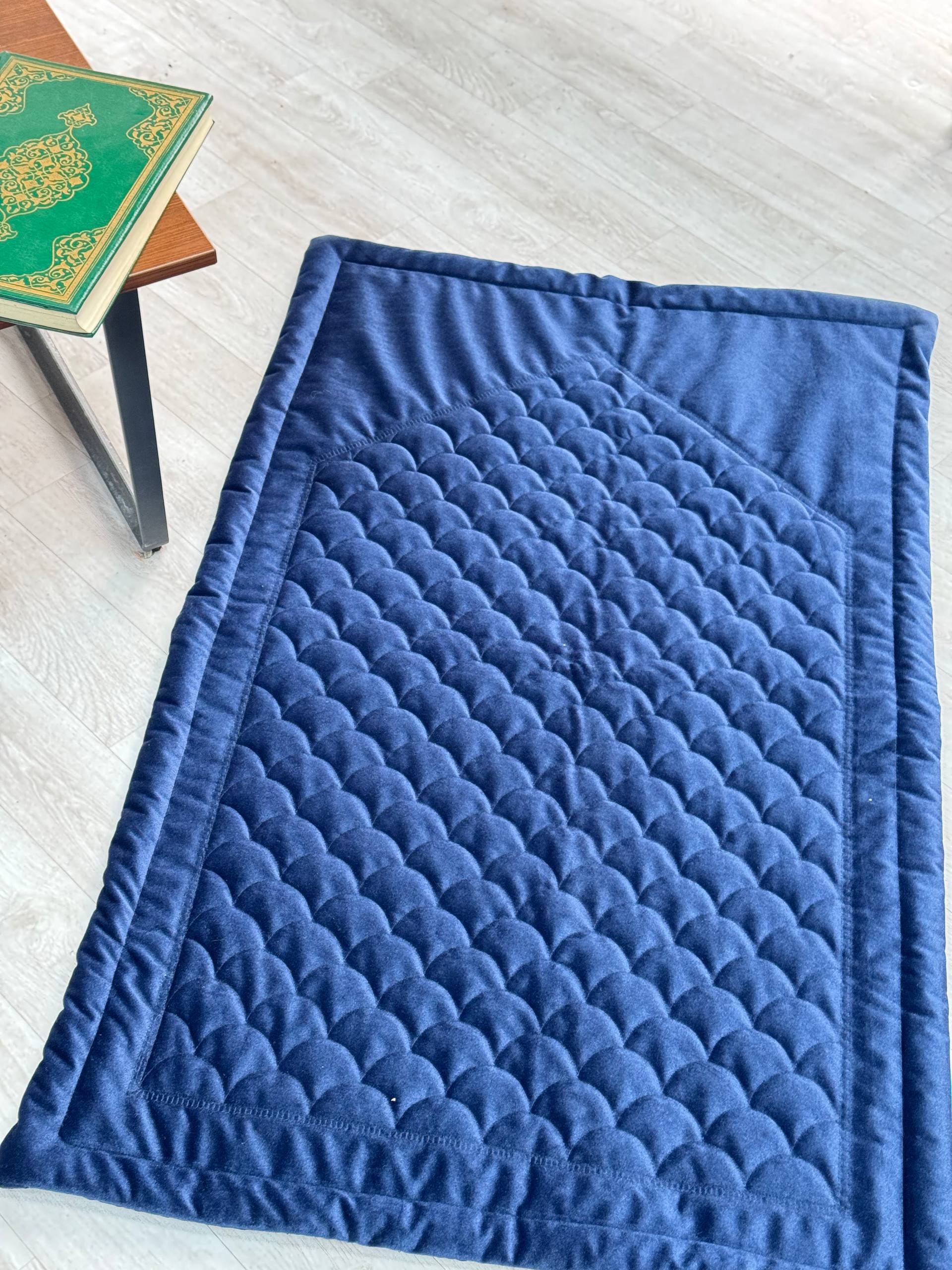 İndigo Nakış İşlemeli Kadife Seccade