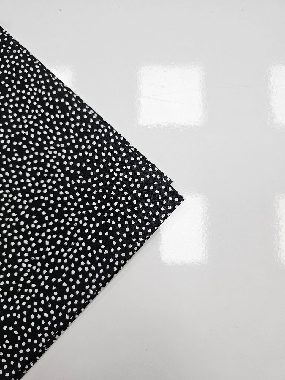 Mini Puantiye Desenli Giyimlik Poplin Kumaş