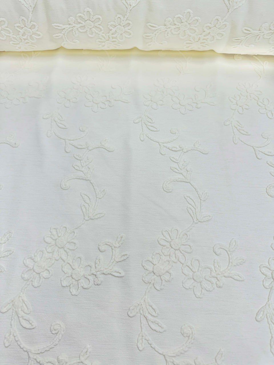 Ekru Papatya Desen Nakışlı Hera Pike