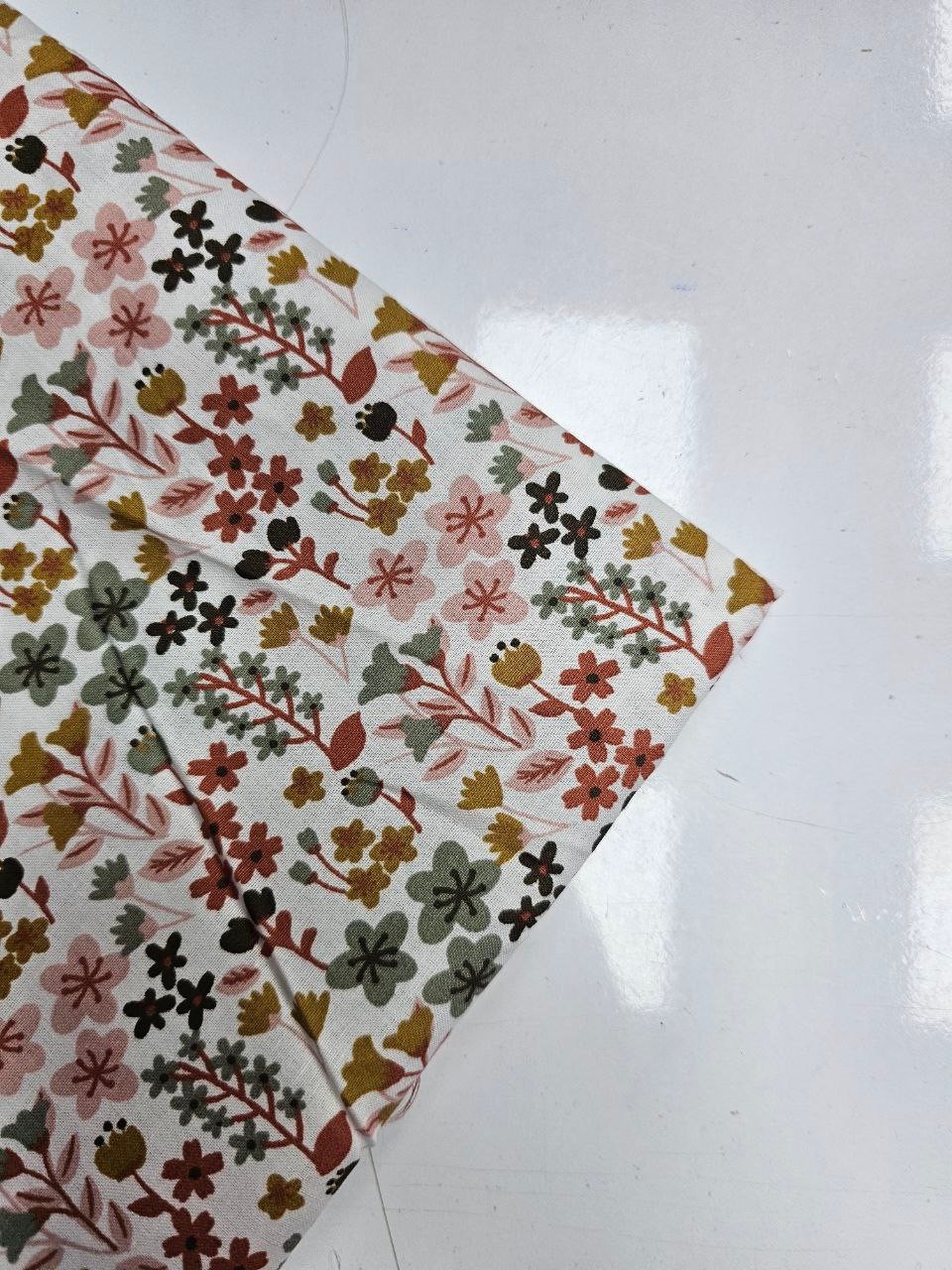 Mini Çiçekler Desenli Giyimlik Poplin Kumaş