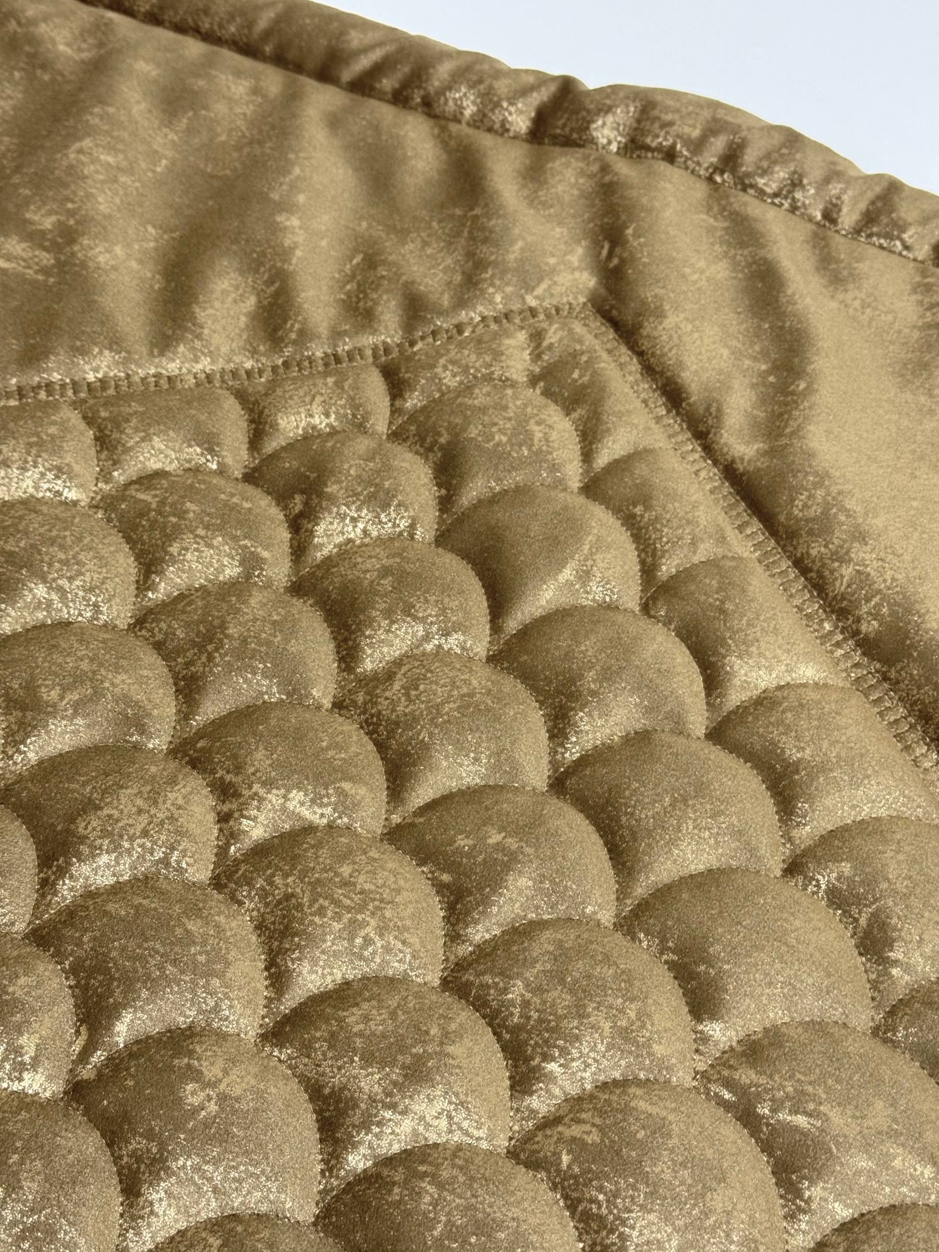 Koyu Hardal Nakış İşlemeli Kadife Seccade