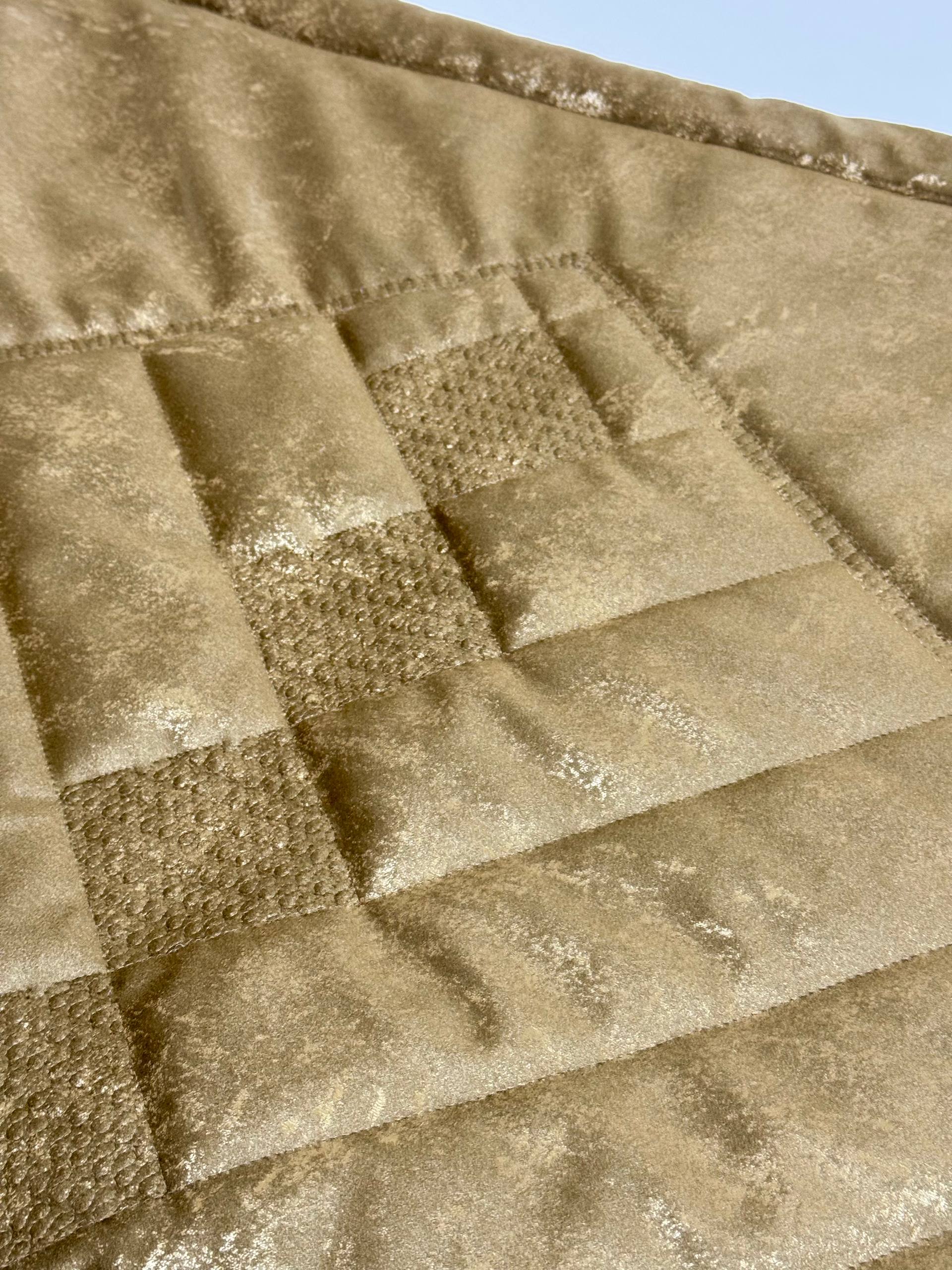 Koyu Hardal Nakış İşlemeli Kadife Seccade