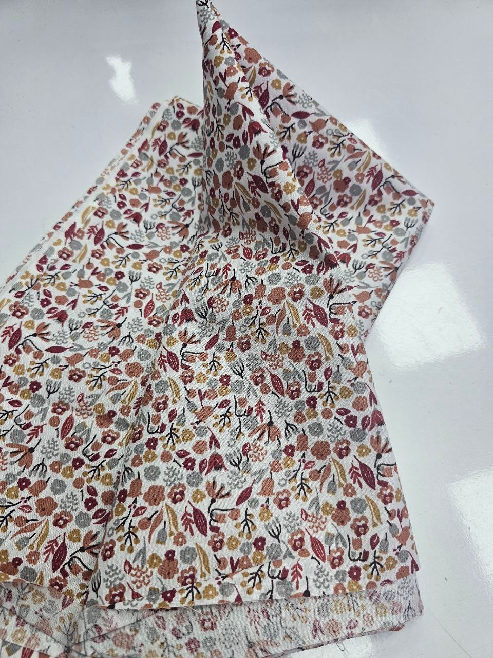 Mini Çıtır Çiçek Desenli Giyimlik Poplin Kumaş