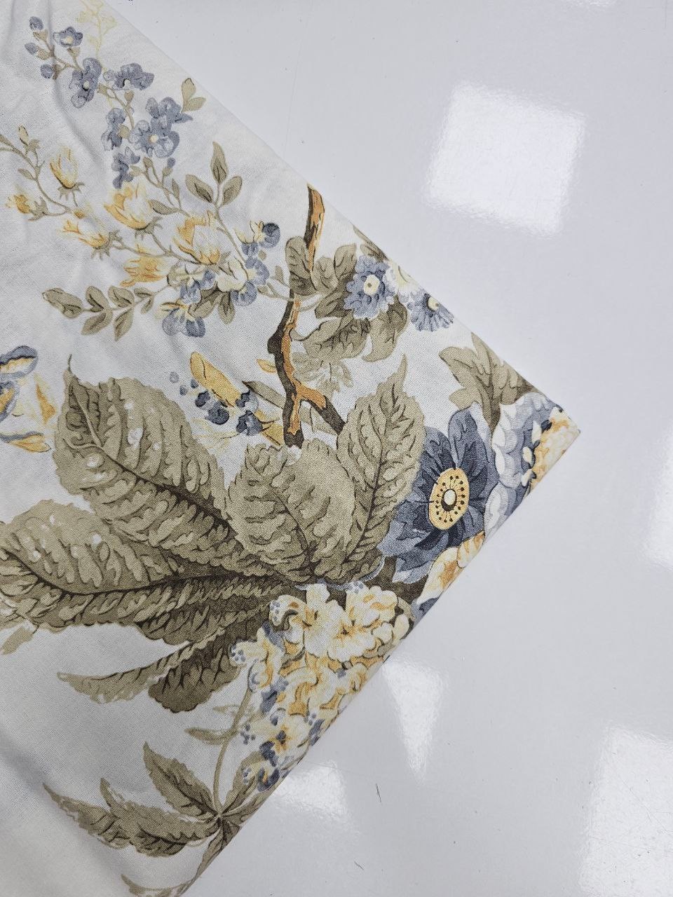 Gold Çiçekler Desenli Nevresimlik Poplin Kumaş