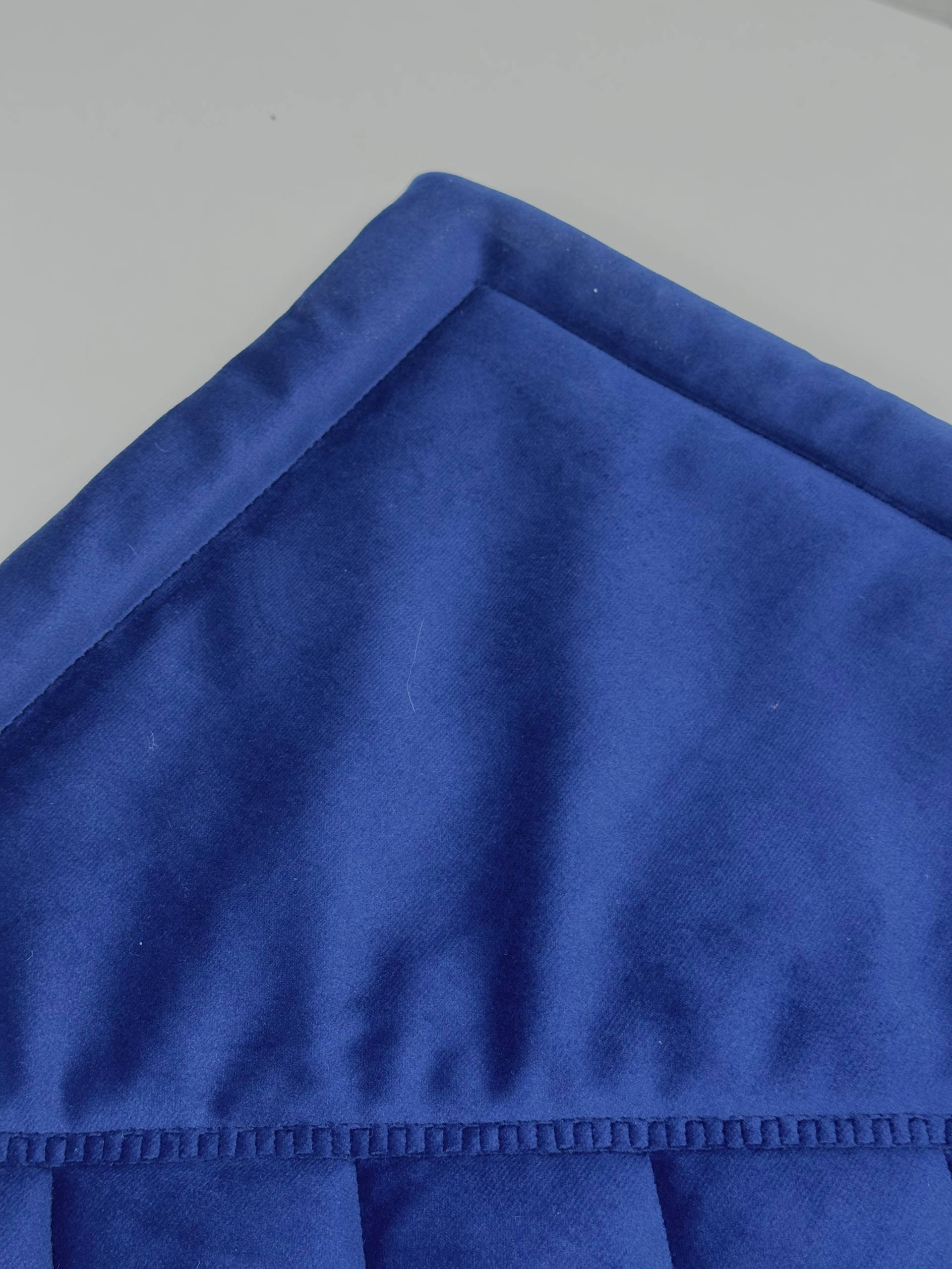 Lacivert Nakış İşlemeli Kadife Seccade