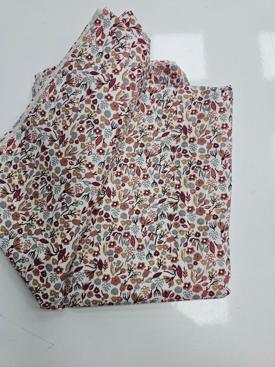 Mini Çiçek Desenli Giyimlik Poplin Kumaş