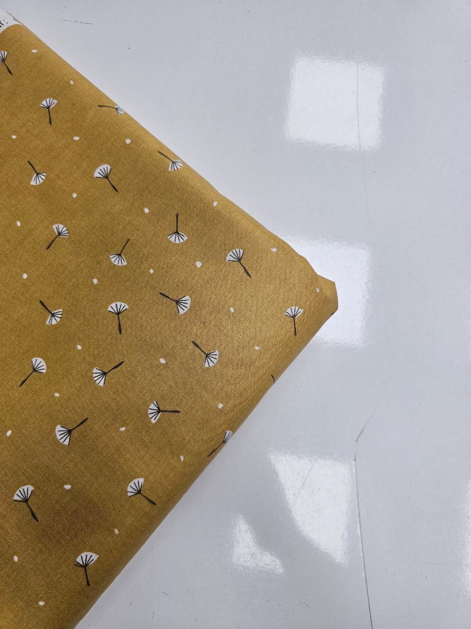Sarı Zemin Karahindiba Desenli Nevresimlik Poplin Kumaş