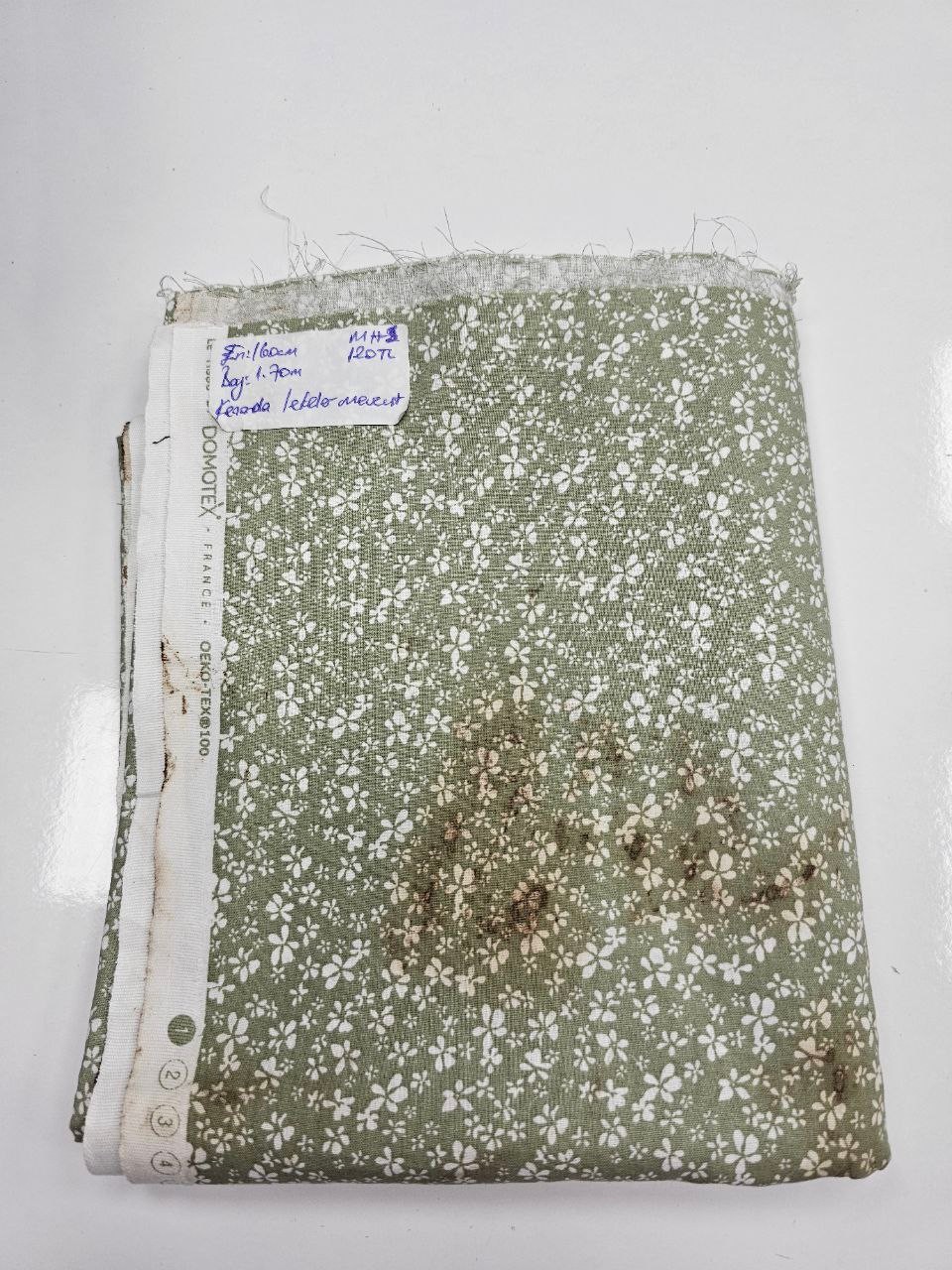 Yeşil Zemin Çiçek Desenli Giyimlik Poplin Kumaş