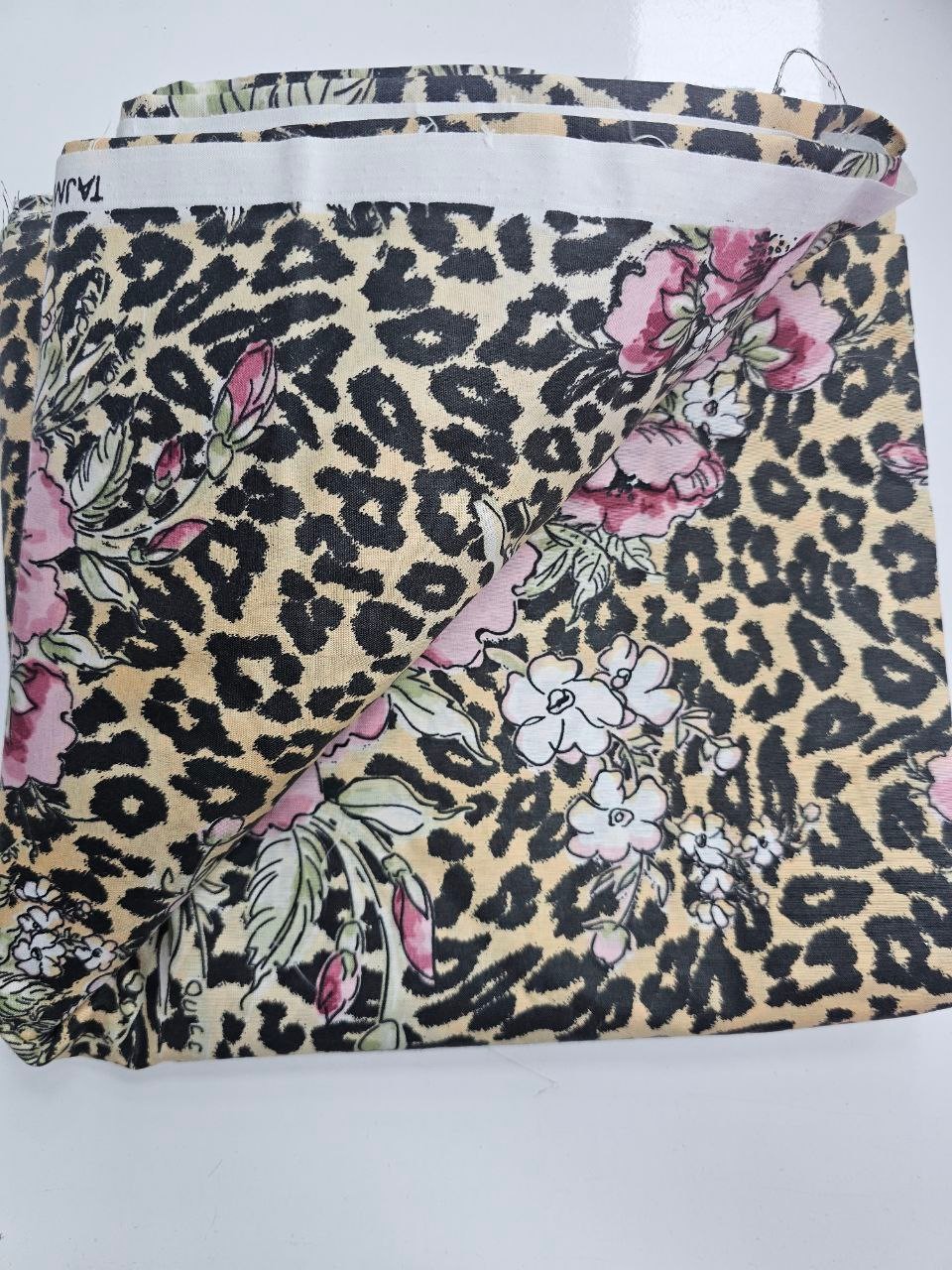 Çiçekli Leopar Desenli Nevresimlik Kumaş