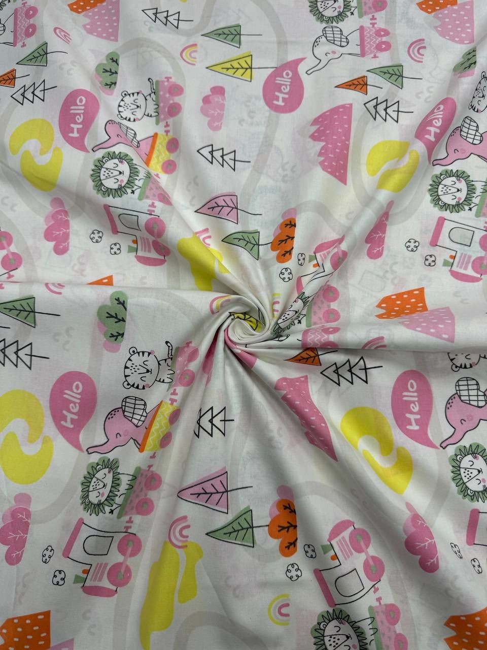Pembe Tren Desenli Nevresimlik Poplin Kumaş