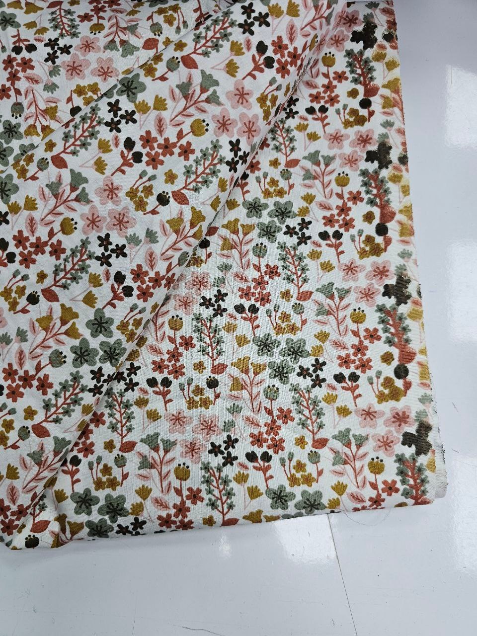 Mini Çiçekler Desenli Giyimlik Poplin Kumaş
