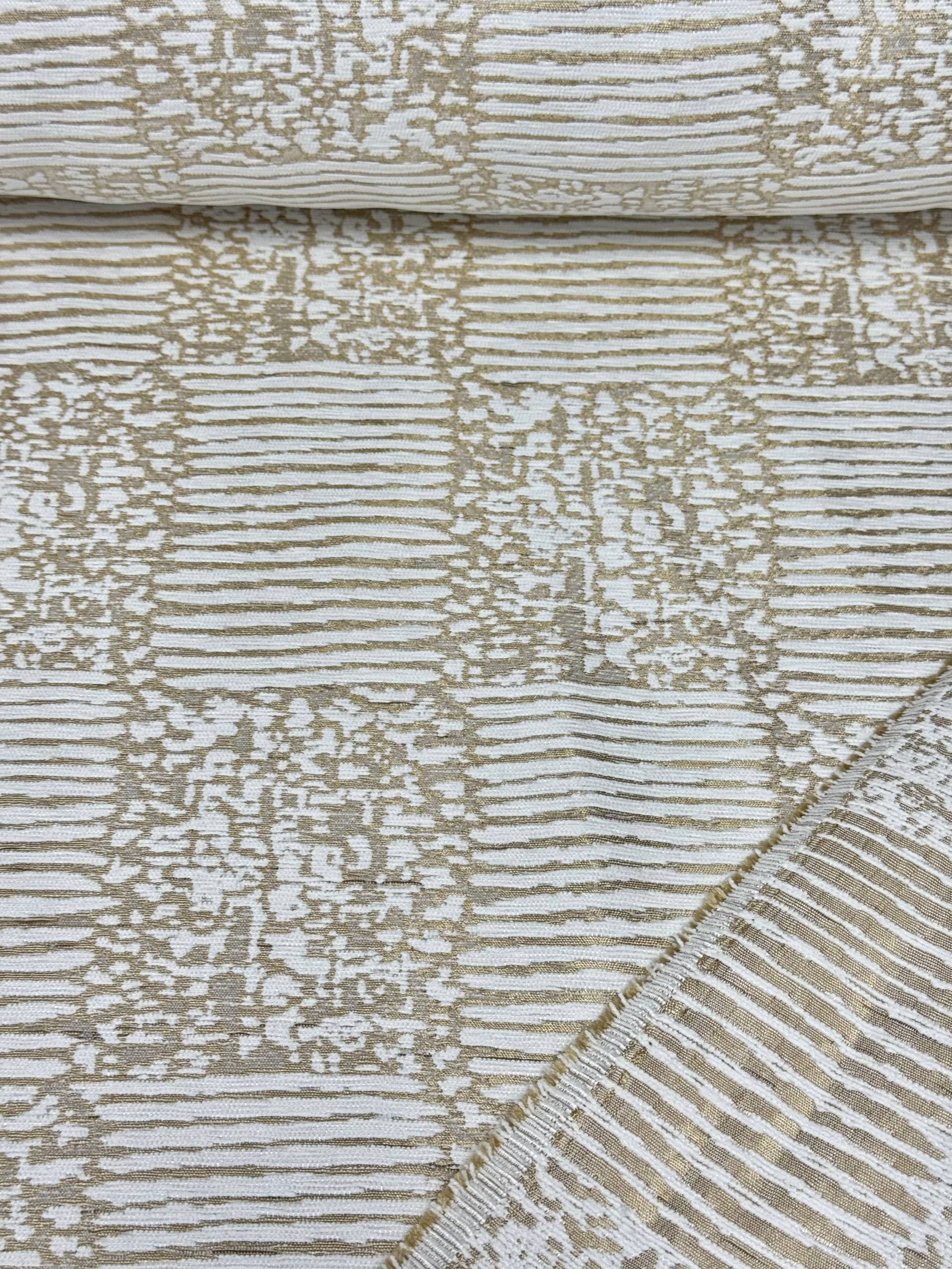 Kapuçino Beyaz Kare Çizgi Desenli Şönil Pike Kumaş
