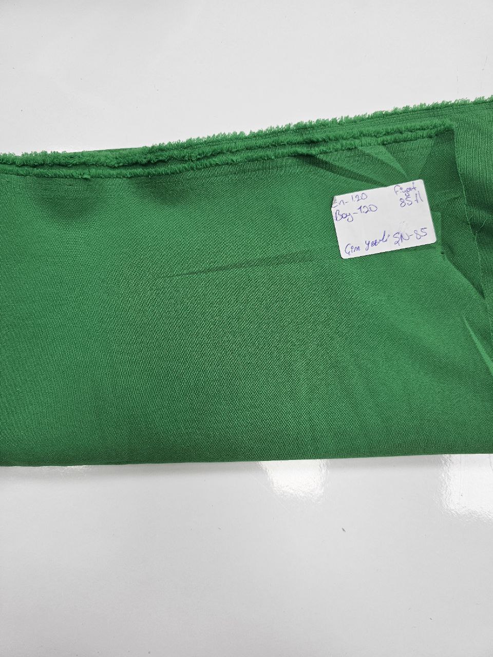Çim Yeşili Rengi Krep Kumaş