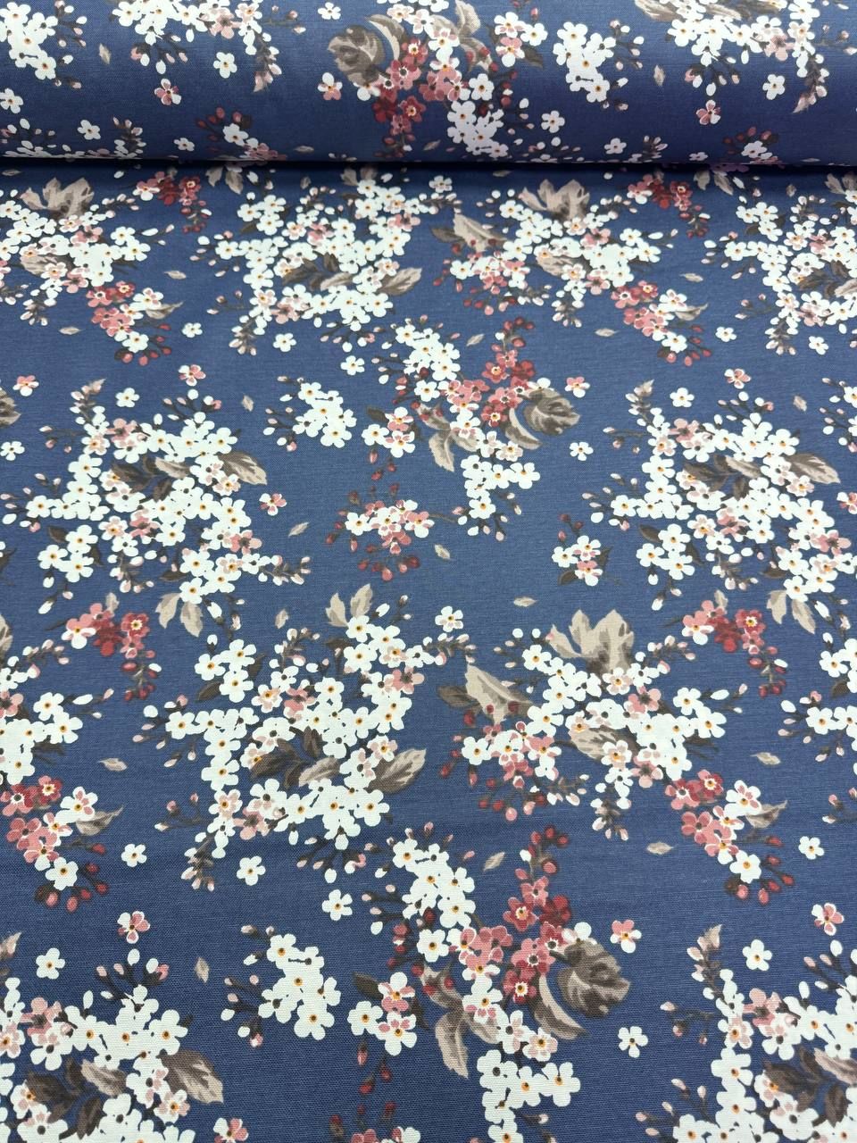 قماش بط أزرق داكن منقوش بأزهار هشة - قماش بط