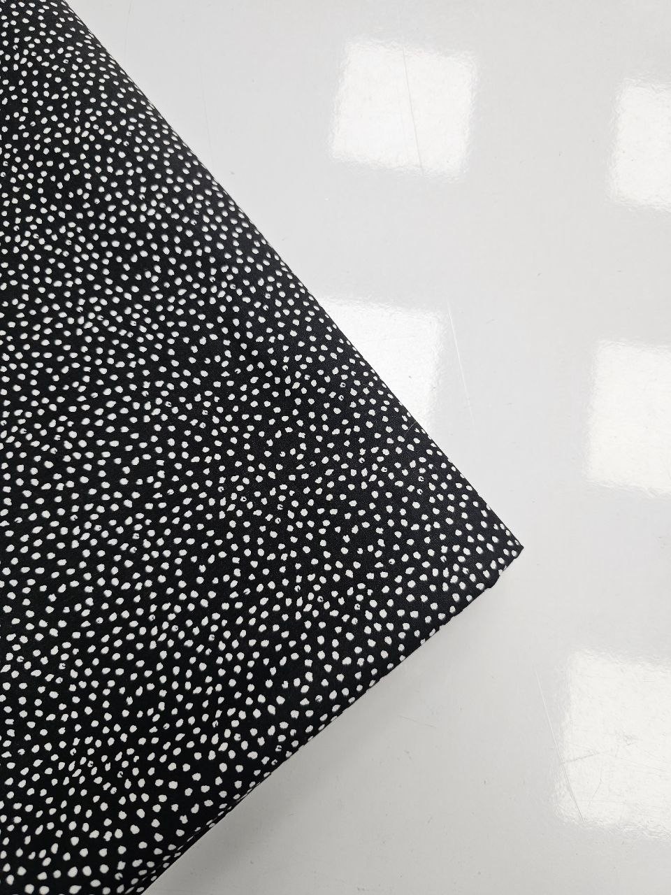 Mini Puantiye Desenli Giyimlik Poplin Kumaş