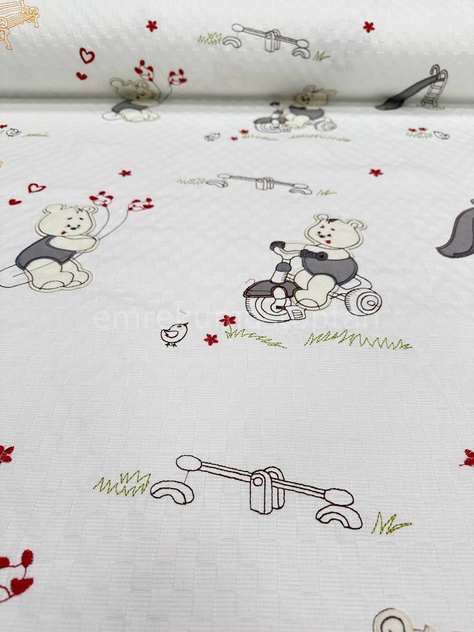 3 Boyutlu Oyuncak Park Desenli Bebek Pike