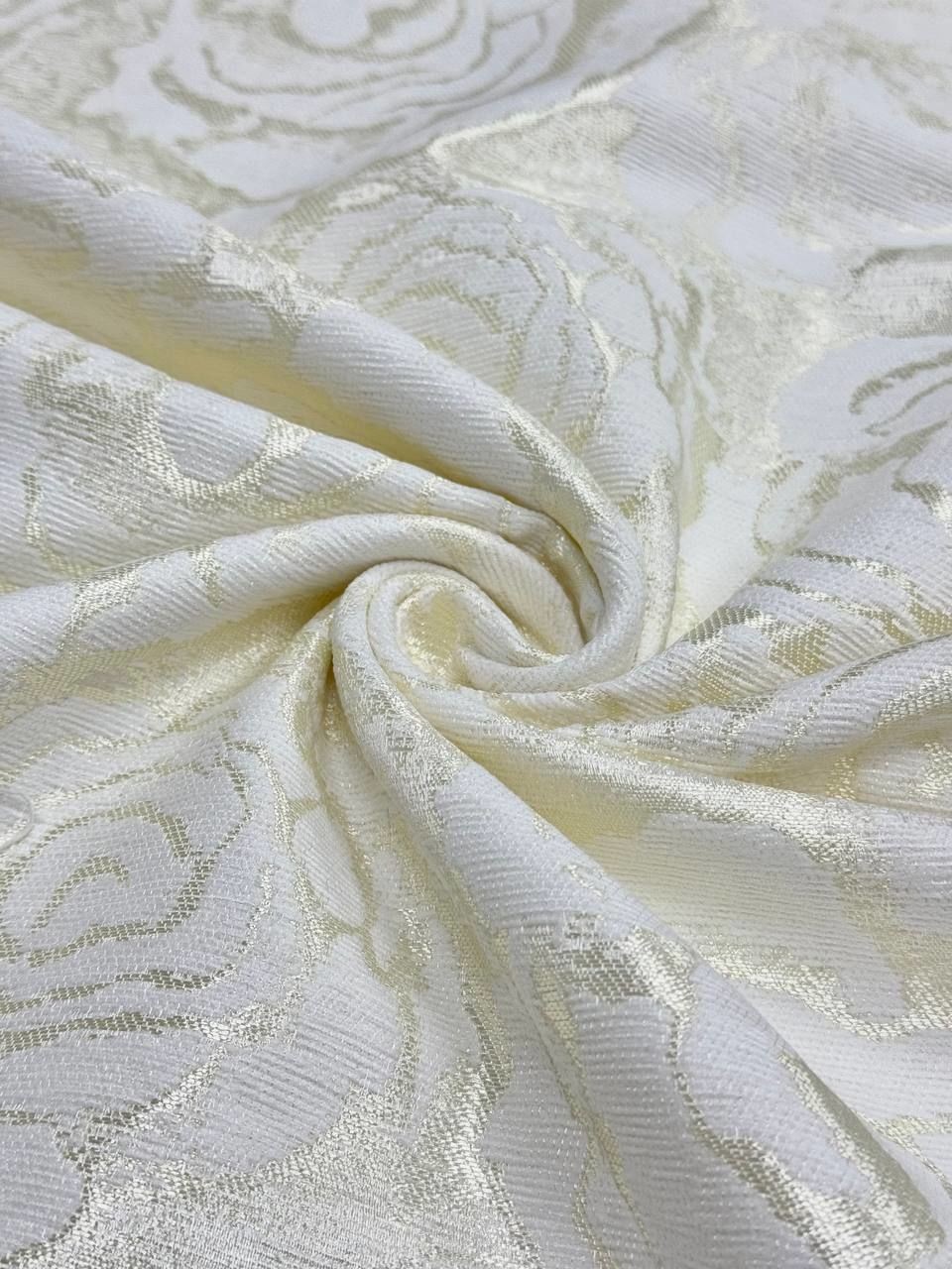 Ekru Gül Desenli Şönil Pike Kumaş