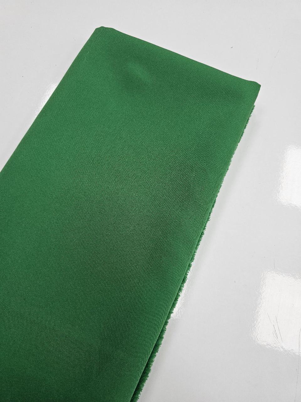 Çim Yeşili Renk Krep Kumaş