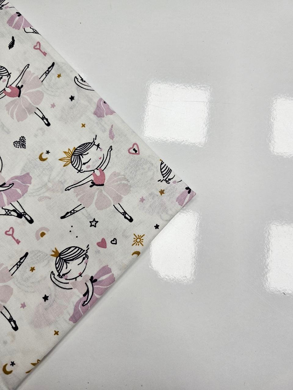 Balerin Kız Desenli Giyimlik Poplin Kumaş