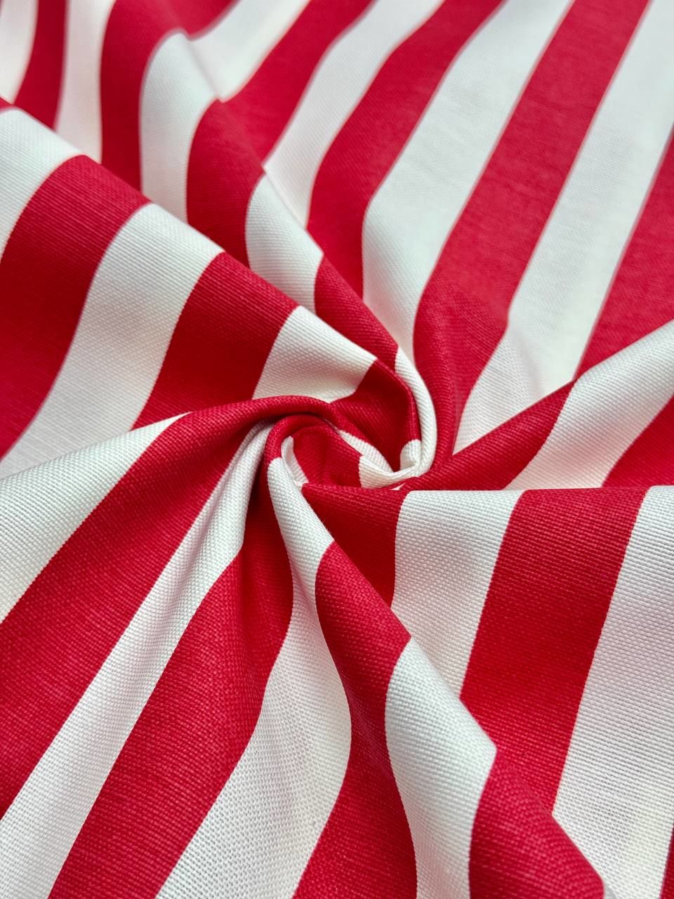 قماش البطة المخططة باللون الأحمر - قماش البطة