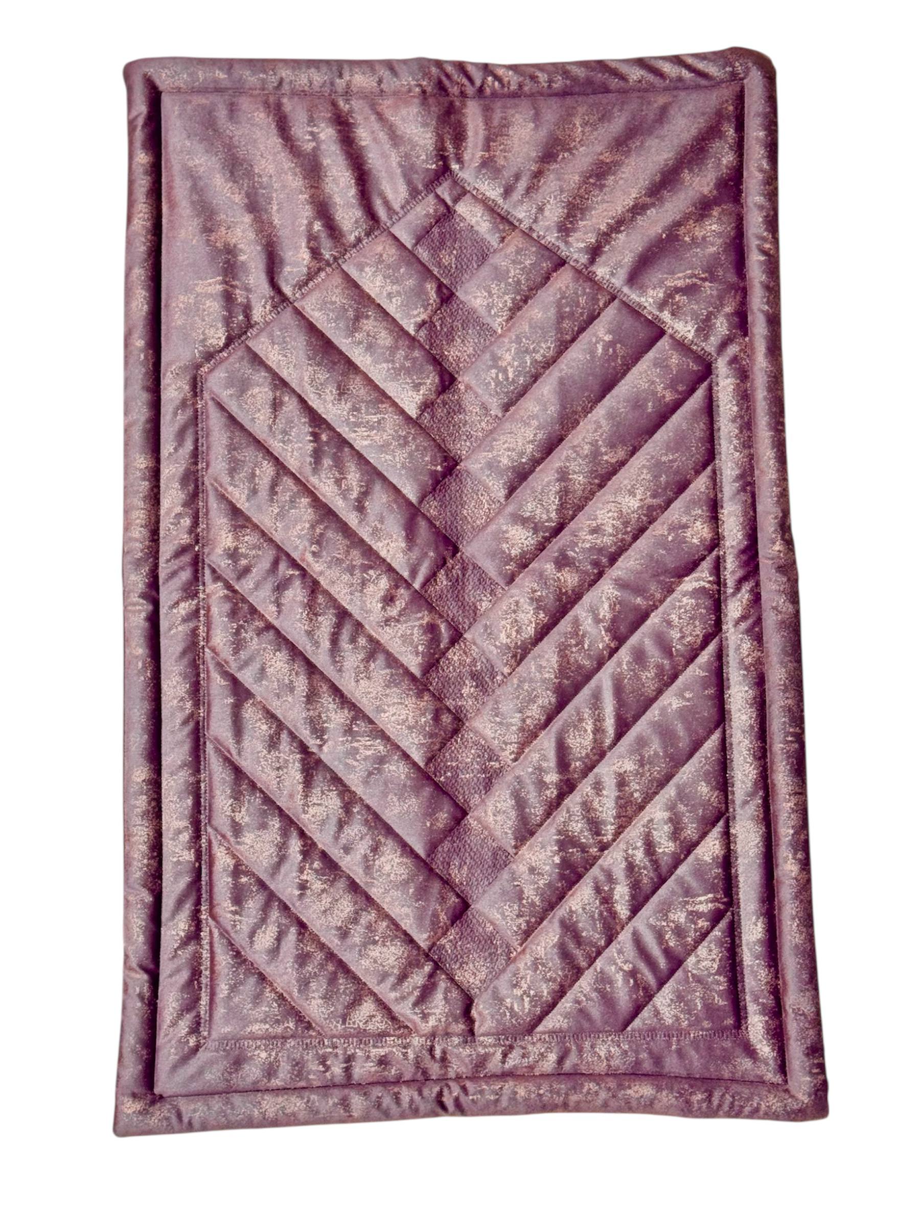 Mürdüm Nakış İşlemeli Kadife Seccade