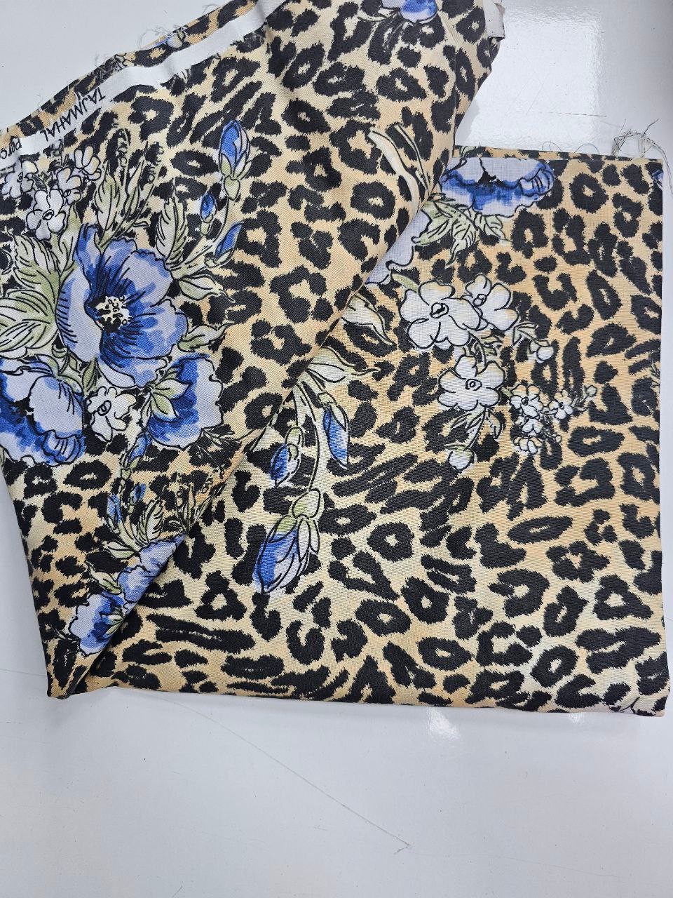 Çiçekli Leopar Desenli Nevresimlik Kumaş