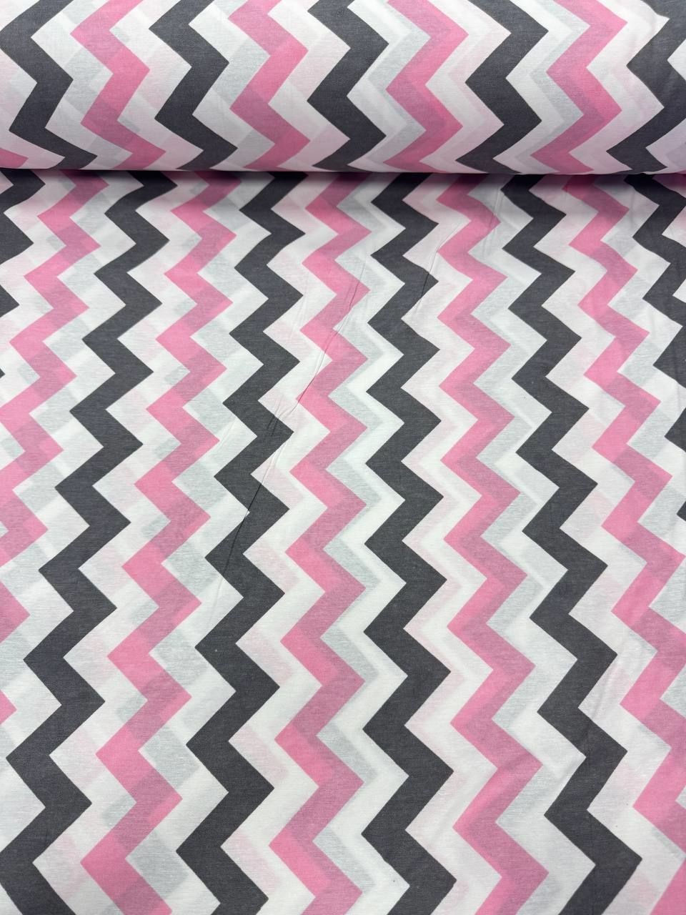 Pembe Gri Zigzag Desenli Nevresimlik Kumaş