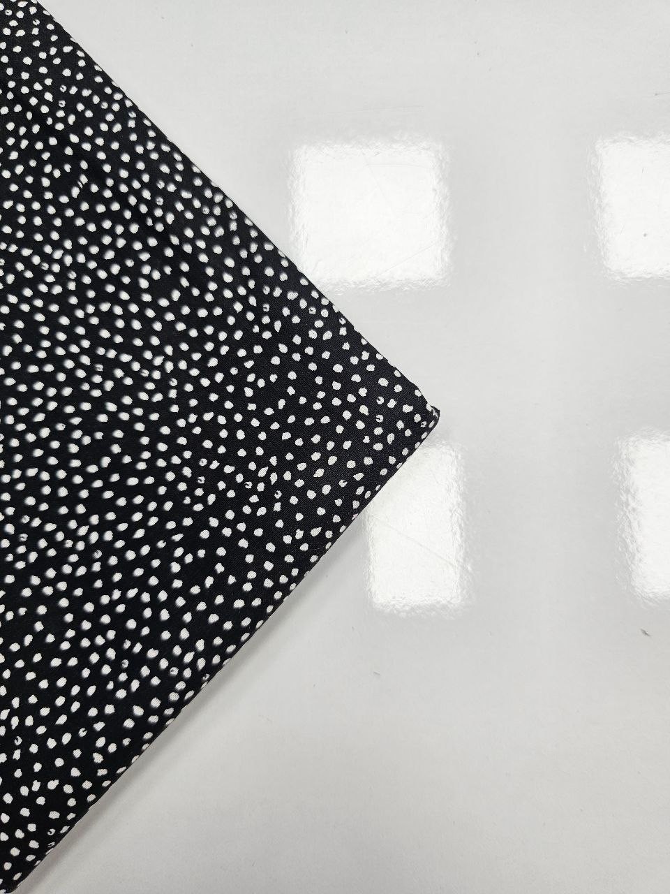 Mini Puantiye Desenli Giyimlik Poplin Kumaş