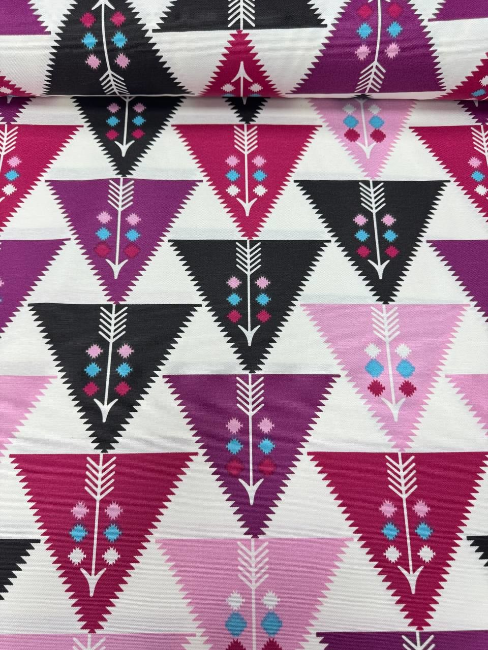 قماش بطة وردي بنمط مثلث أوريجامي - قماش بطة