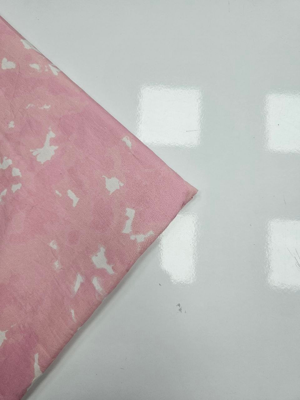 Pembe Rüya Desenli Giyimlik Poplin Kumaş