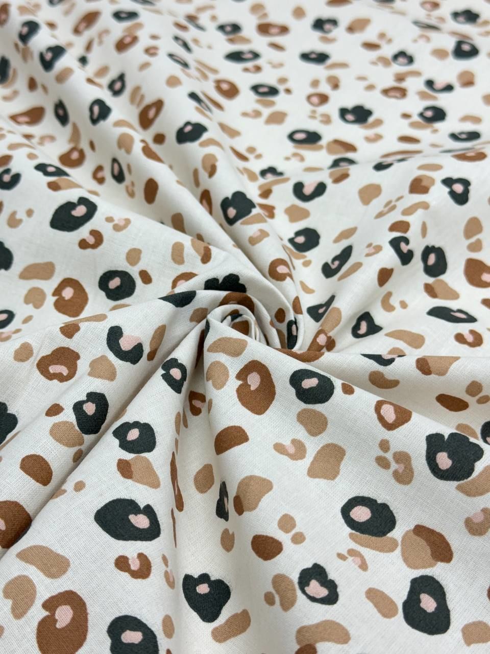 Kahverengi Minik Çakıl Desenli İthal Poplin Kumaş