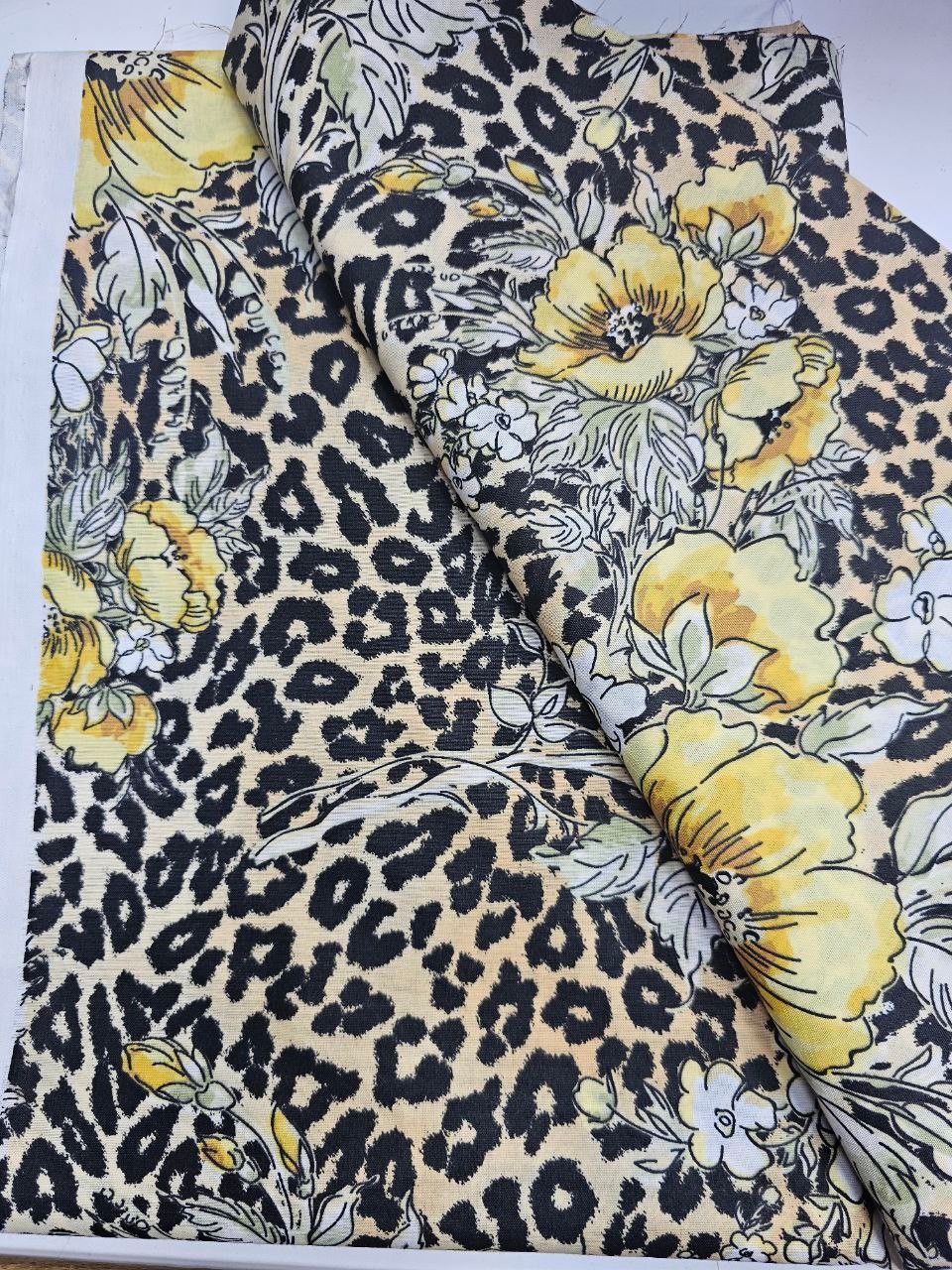 Çiçekli Leopar Desenli Nevresimlik Kumaş