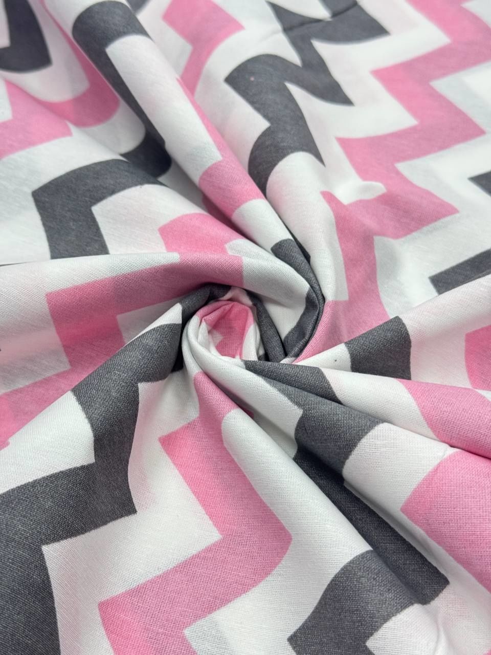 Pembe Gri Zigzag Desenli Nevresimlik Kumaş
